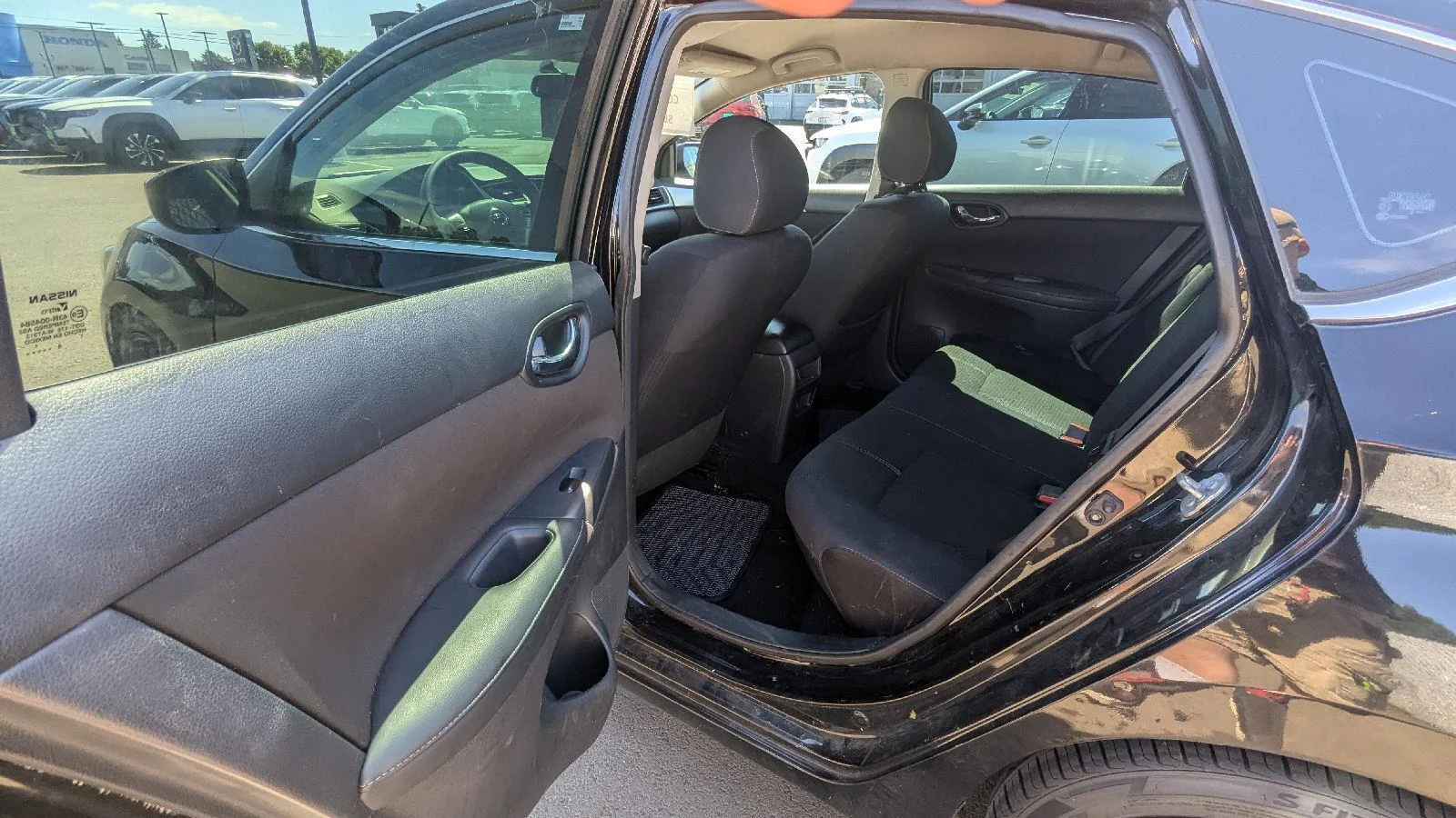 Used 2017  NISSAN  image 8