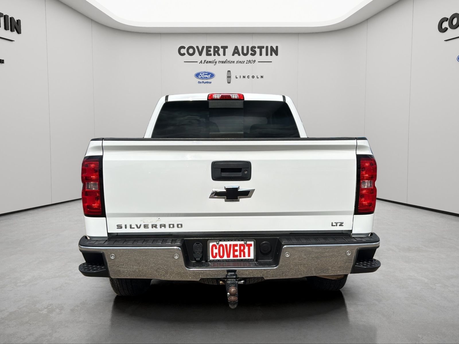 Used 2015 White Chevrolet LTZ image 4