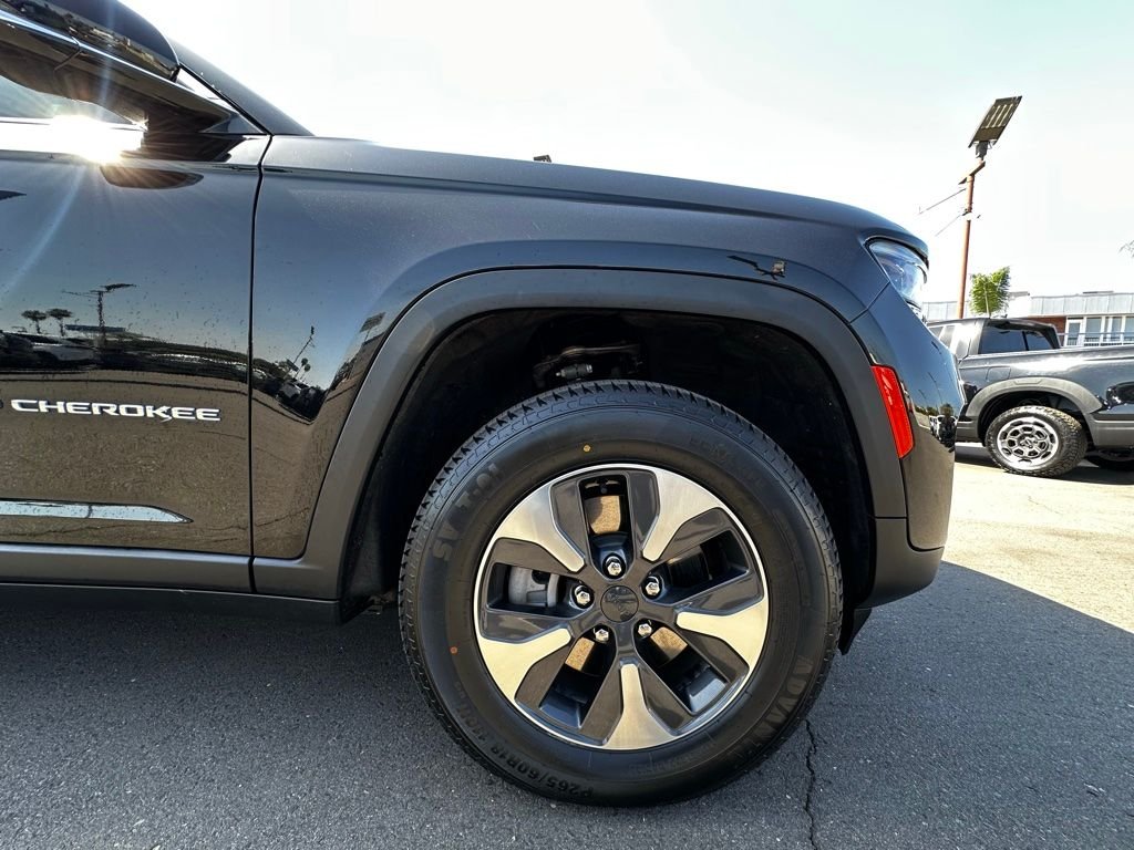 Used 2022 Black Jeep 4xe image 9