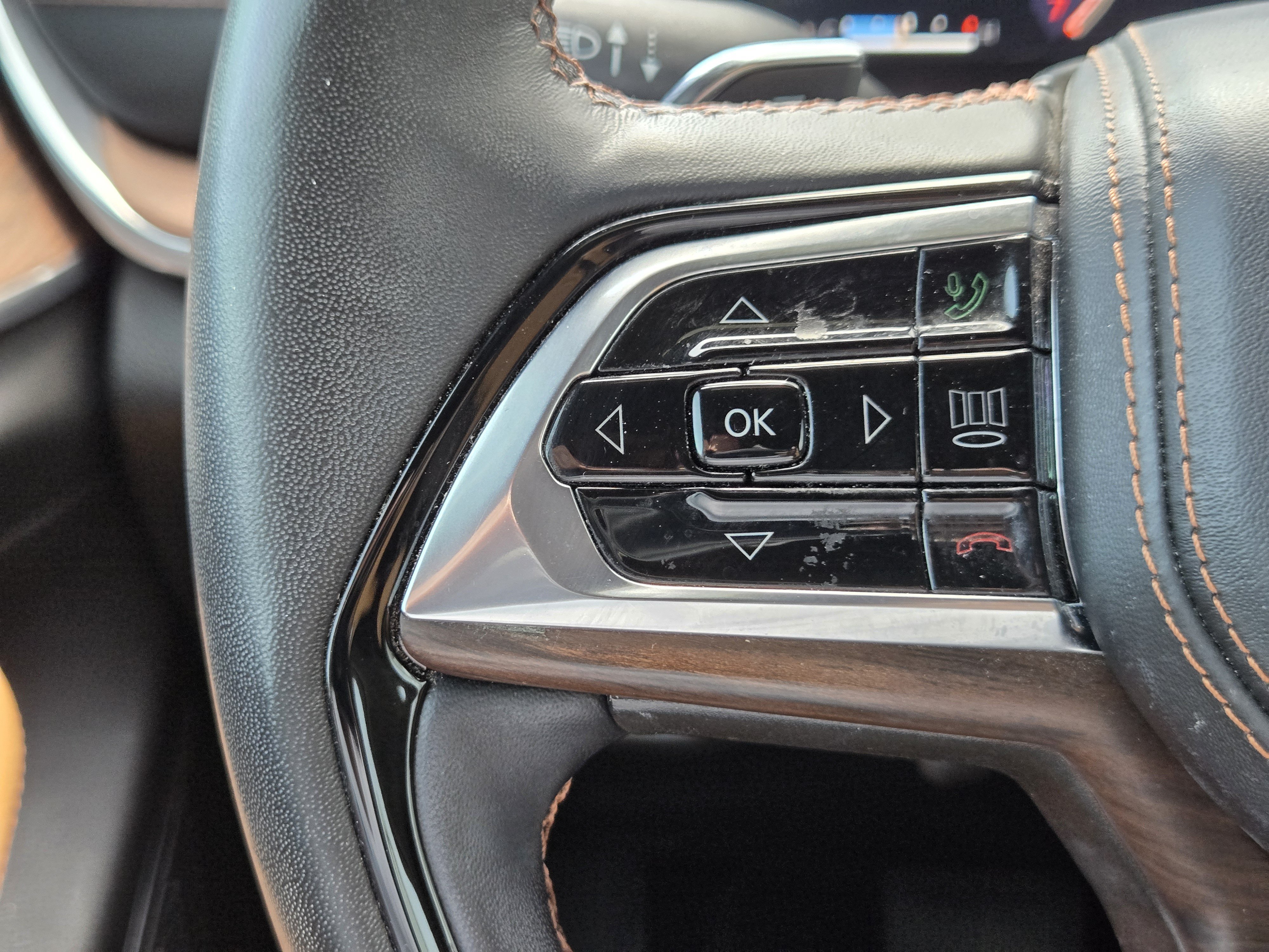 Used 2023 Bright White Clearcoat Jeep Summit image 28