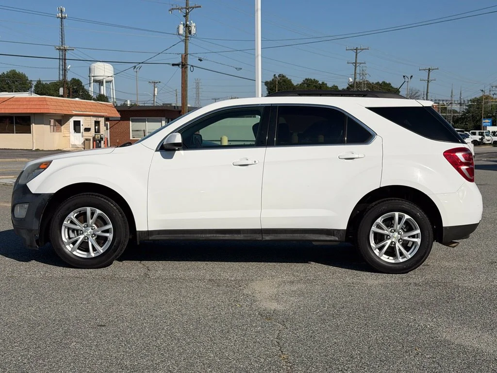 Used 2017 SUMMIT WHITE Chevrolet LT image 32