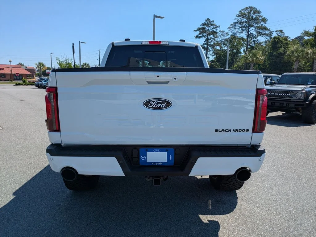 New 2026 Oxford White Ford XLT image 5
