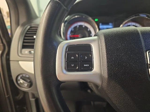 Used 2016 Granite Crystal Clearcoat Metallic Dodge R/T image 31