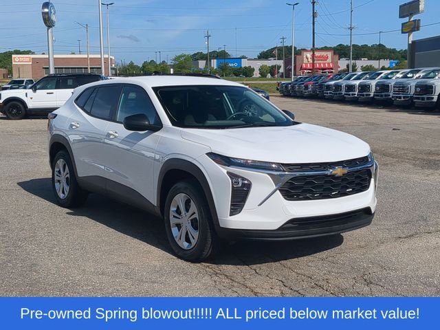 Used 2025 White Chevrolet LS image 15