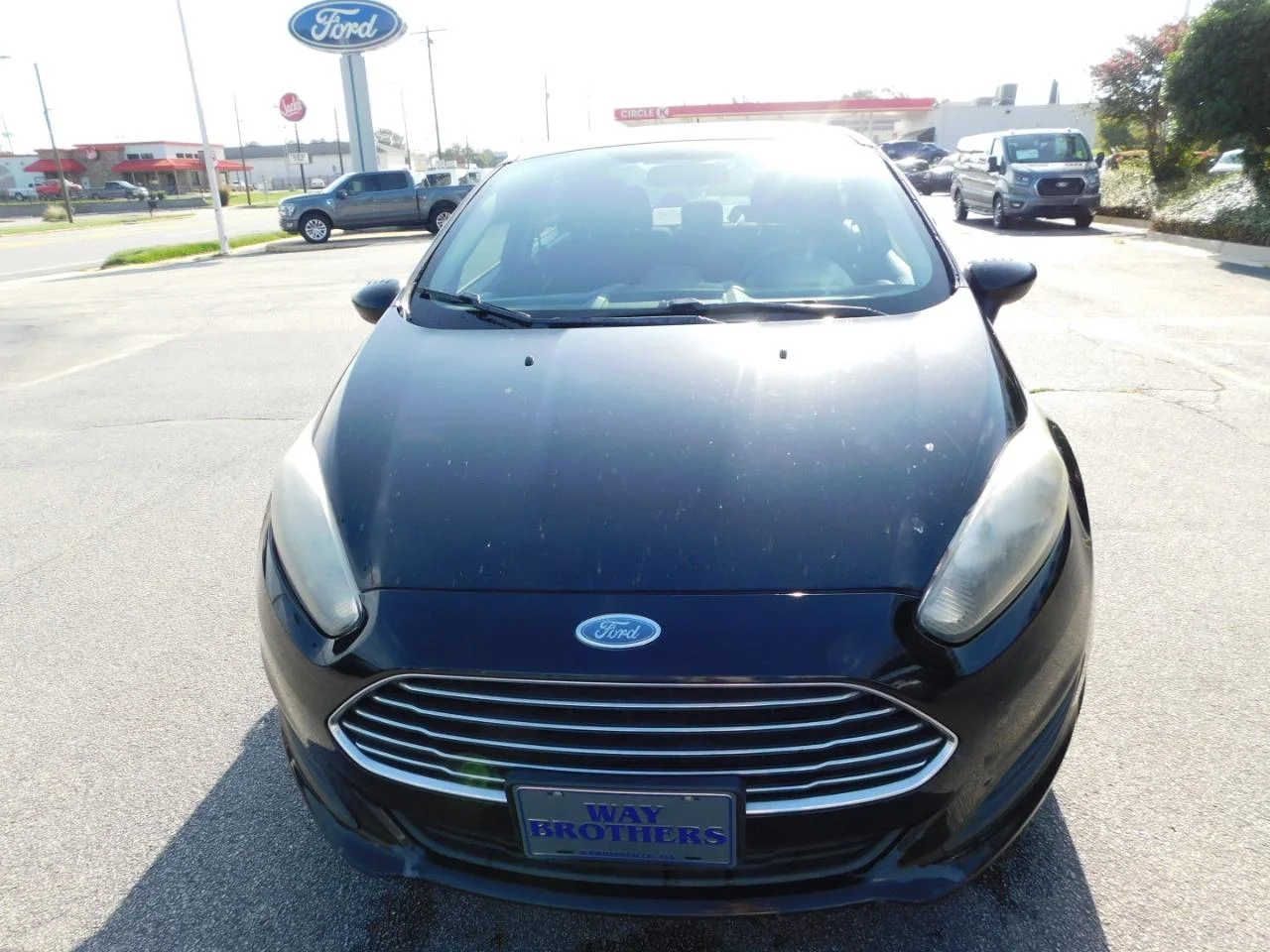 Used 2018 Black Ford SE SEDAN image 3