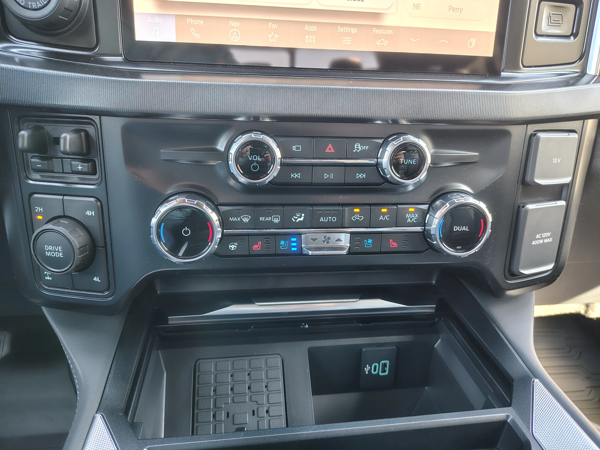 New 2027 Glacier Gray Metallic Tri-Coat Ford F-350® Platinum® image 23