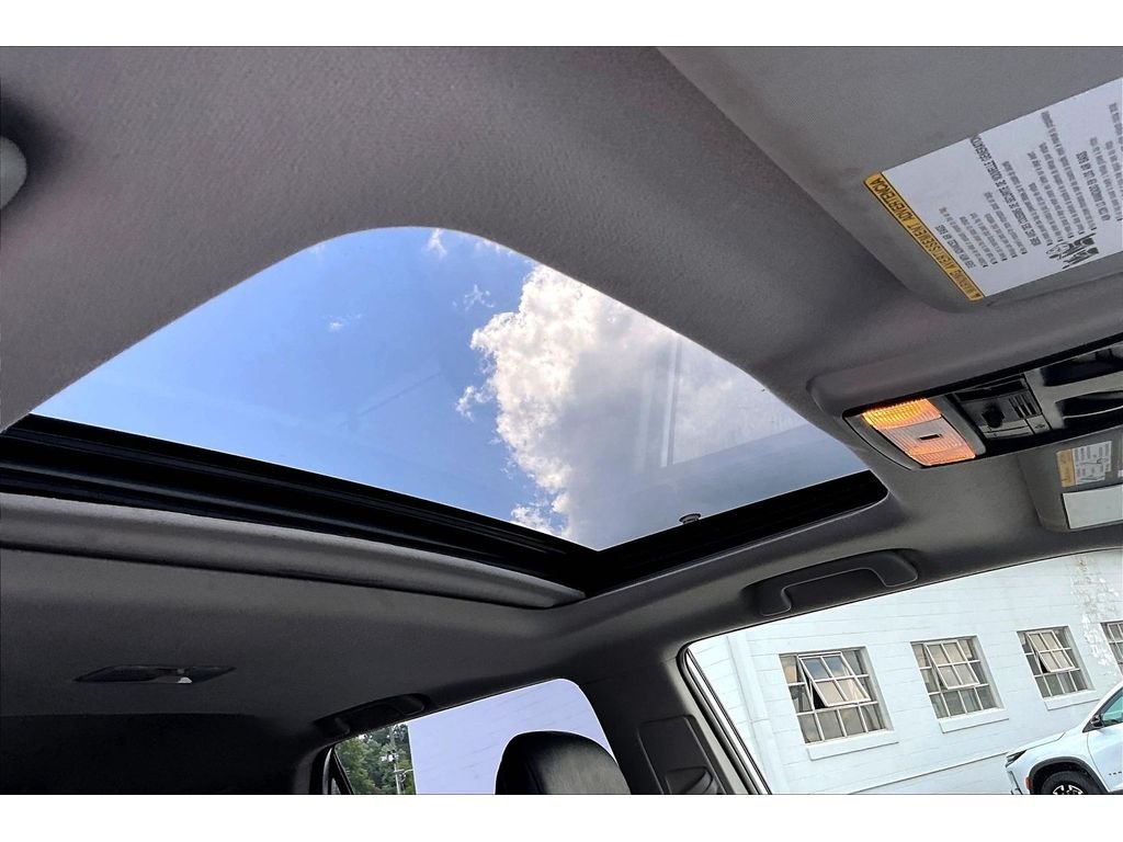 Used 2021  Toyota SR5 Premium image 16