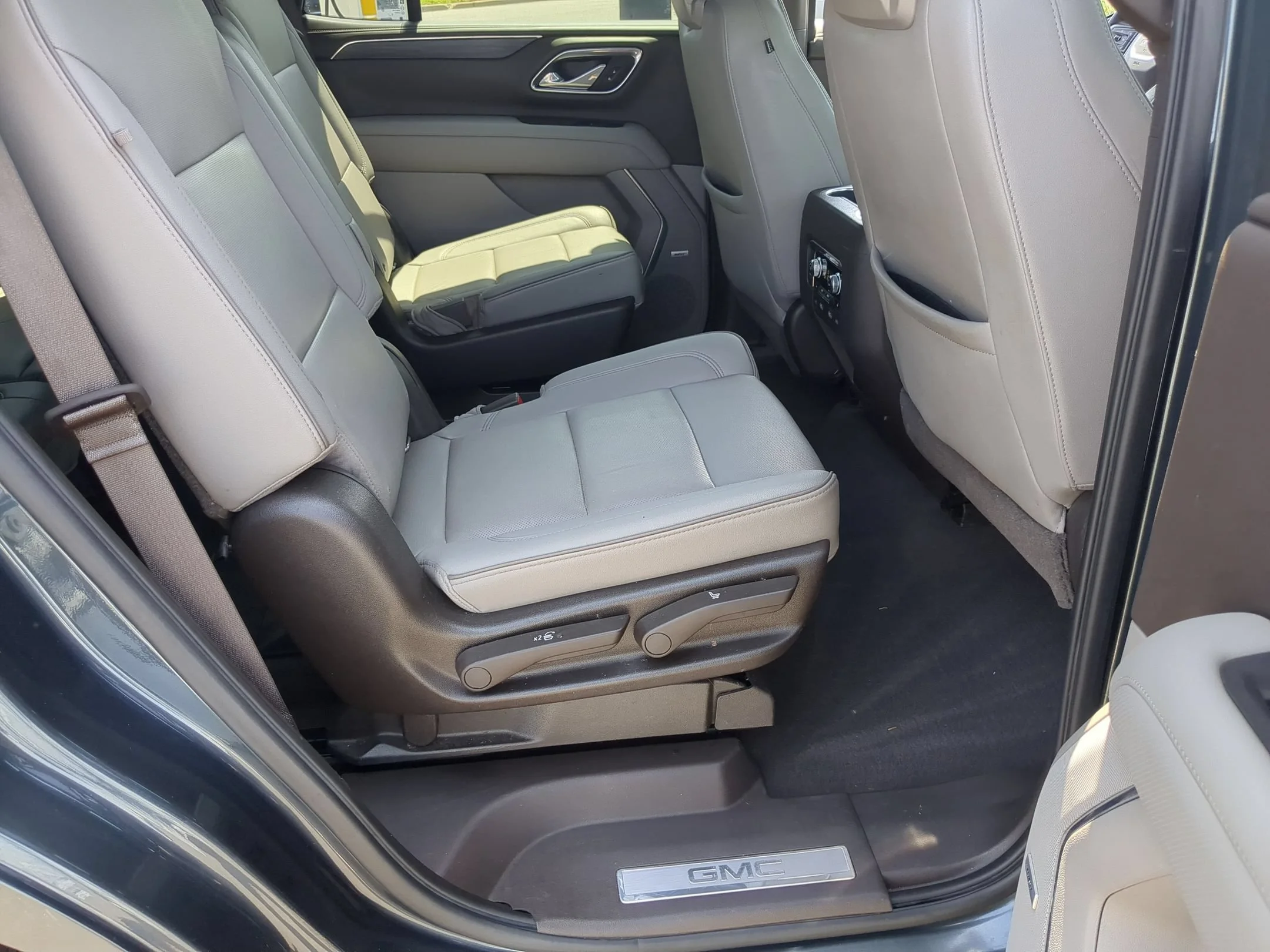 Used 2021 Dark Sky Metallic GMC SLT image 25