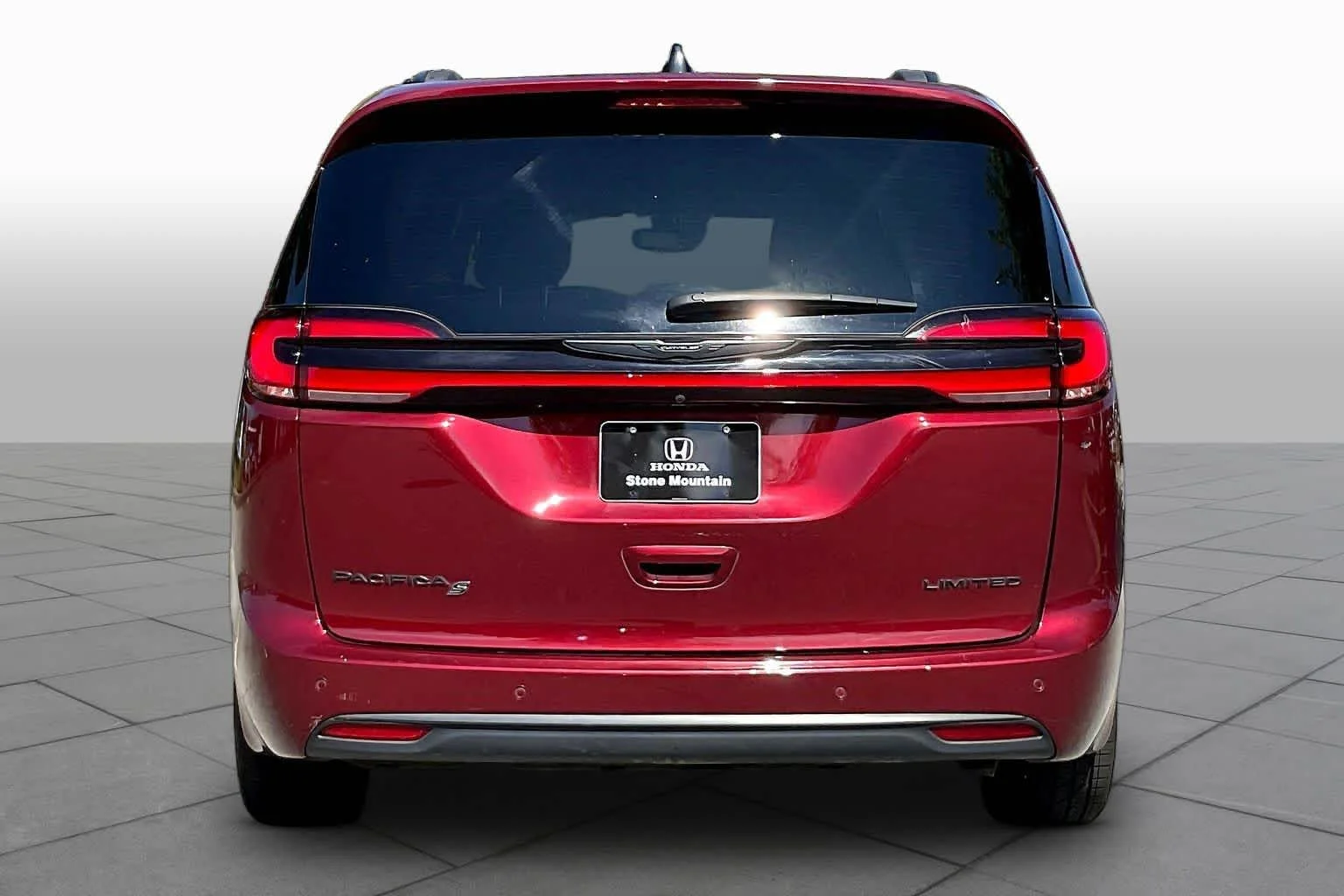 Used 2023 Velvet Red Pearlcoat Chrysler Limited image 5
