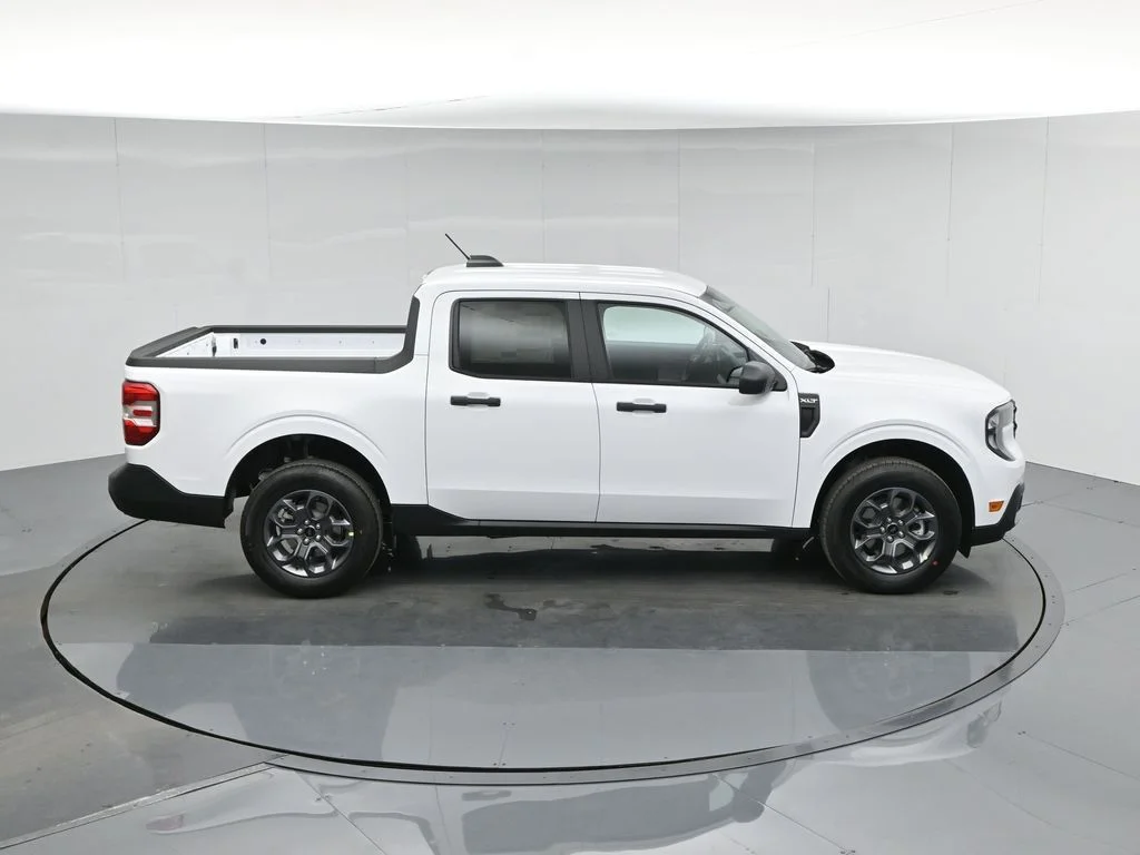 New 2026 Oxford White Ford XLT image 37