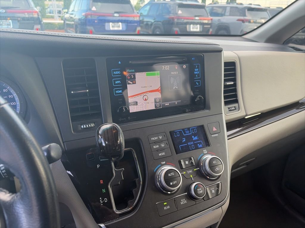 Used 2015 White Toyota XLE Premium image 3