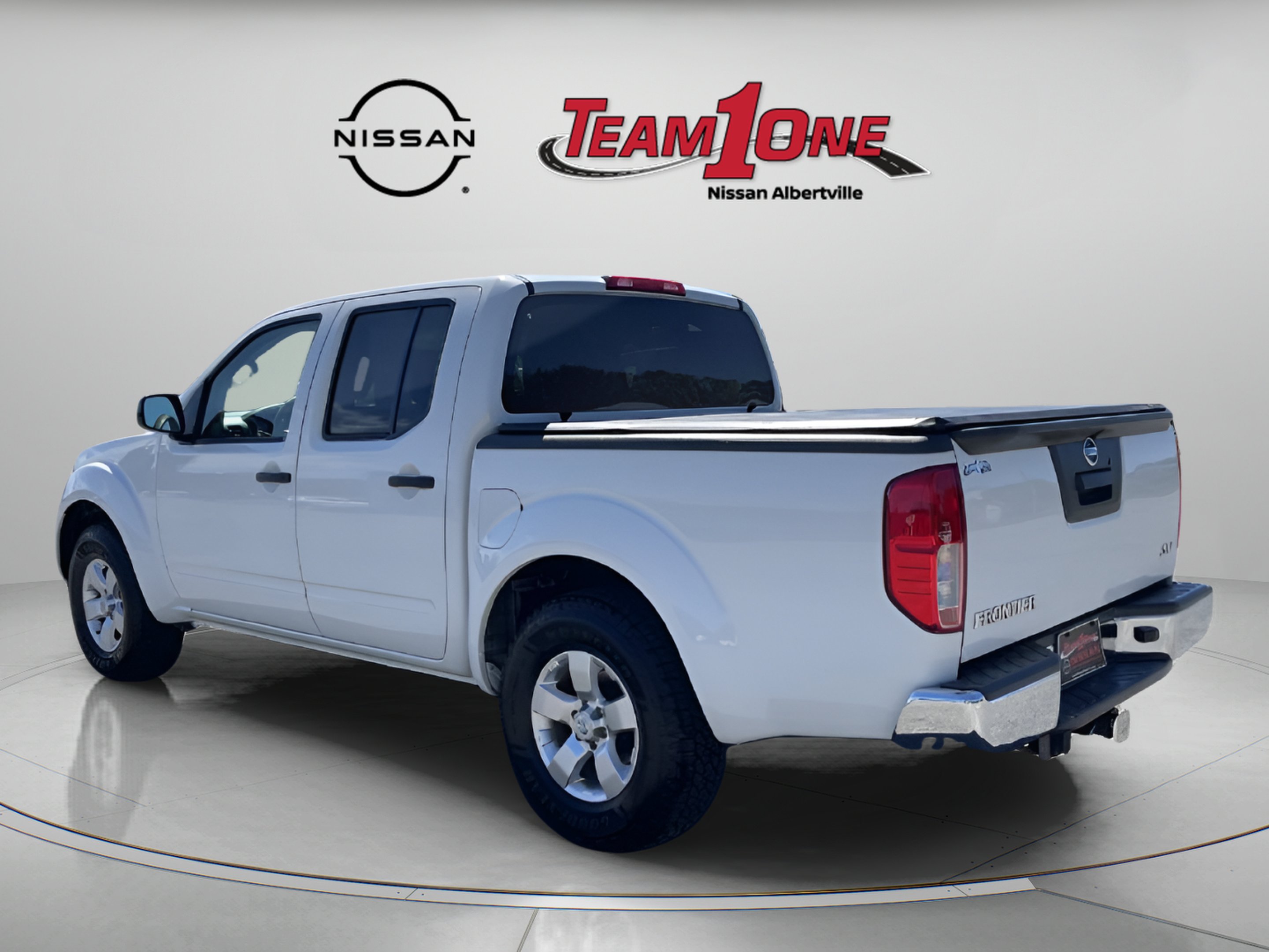 Used 2013 White Nissan SV image 5