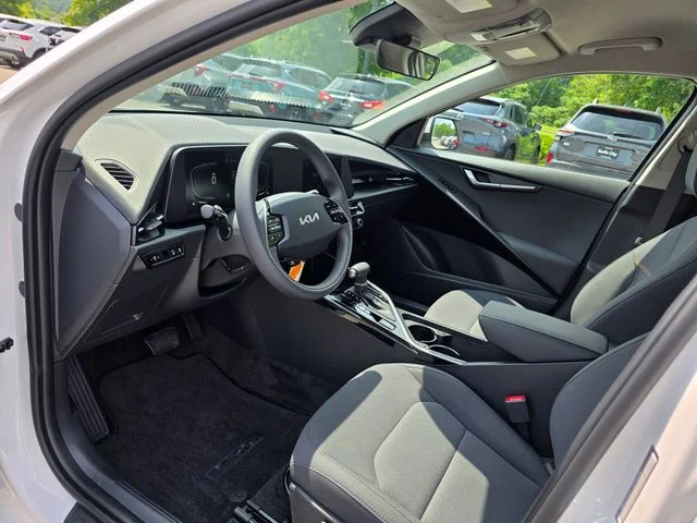New 2026 Snow White Pearl Kia LX image 14