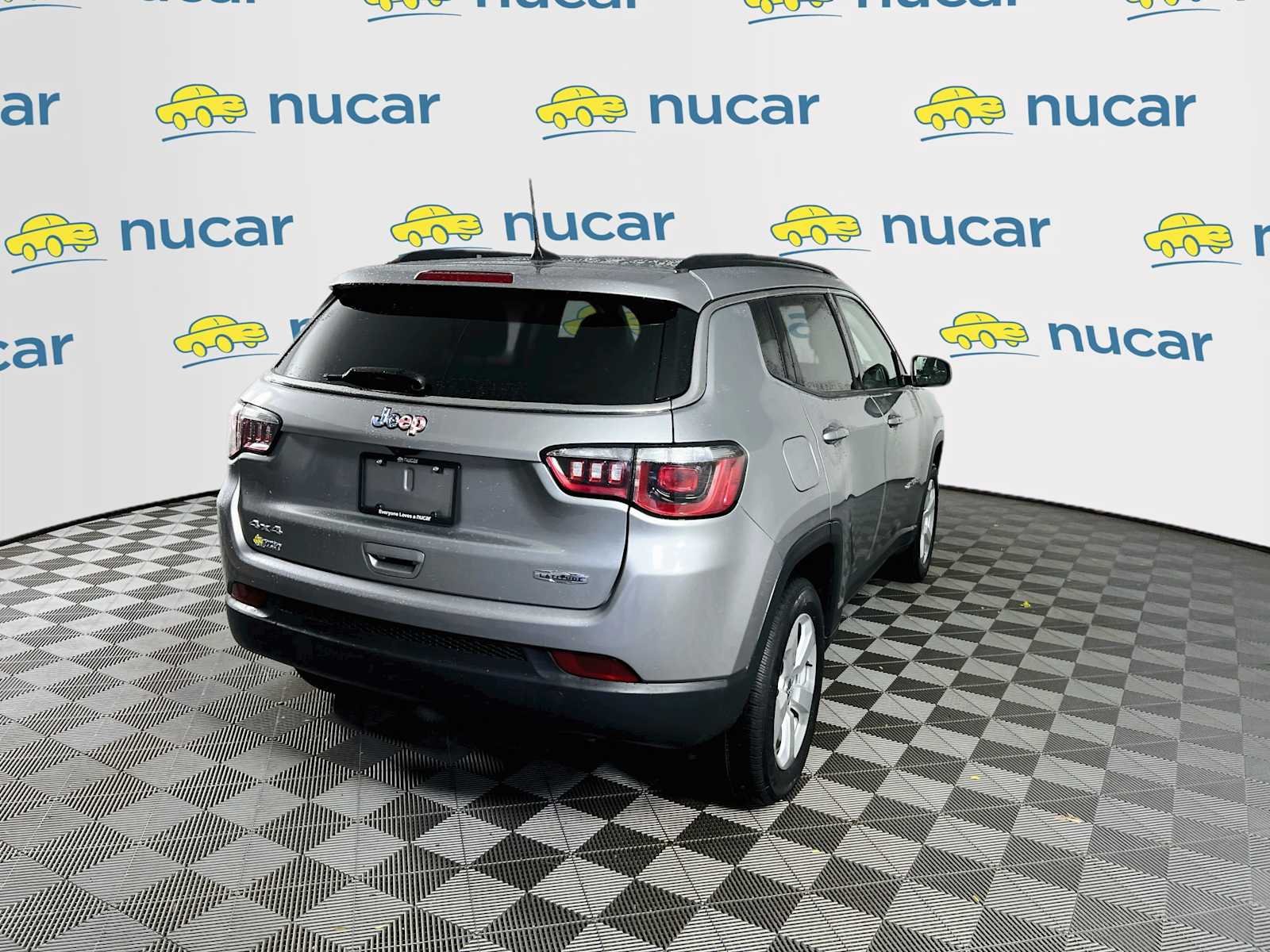 Used 2020 Billet Silver Metallic Clearcoat Jeep Latitude image 7