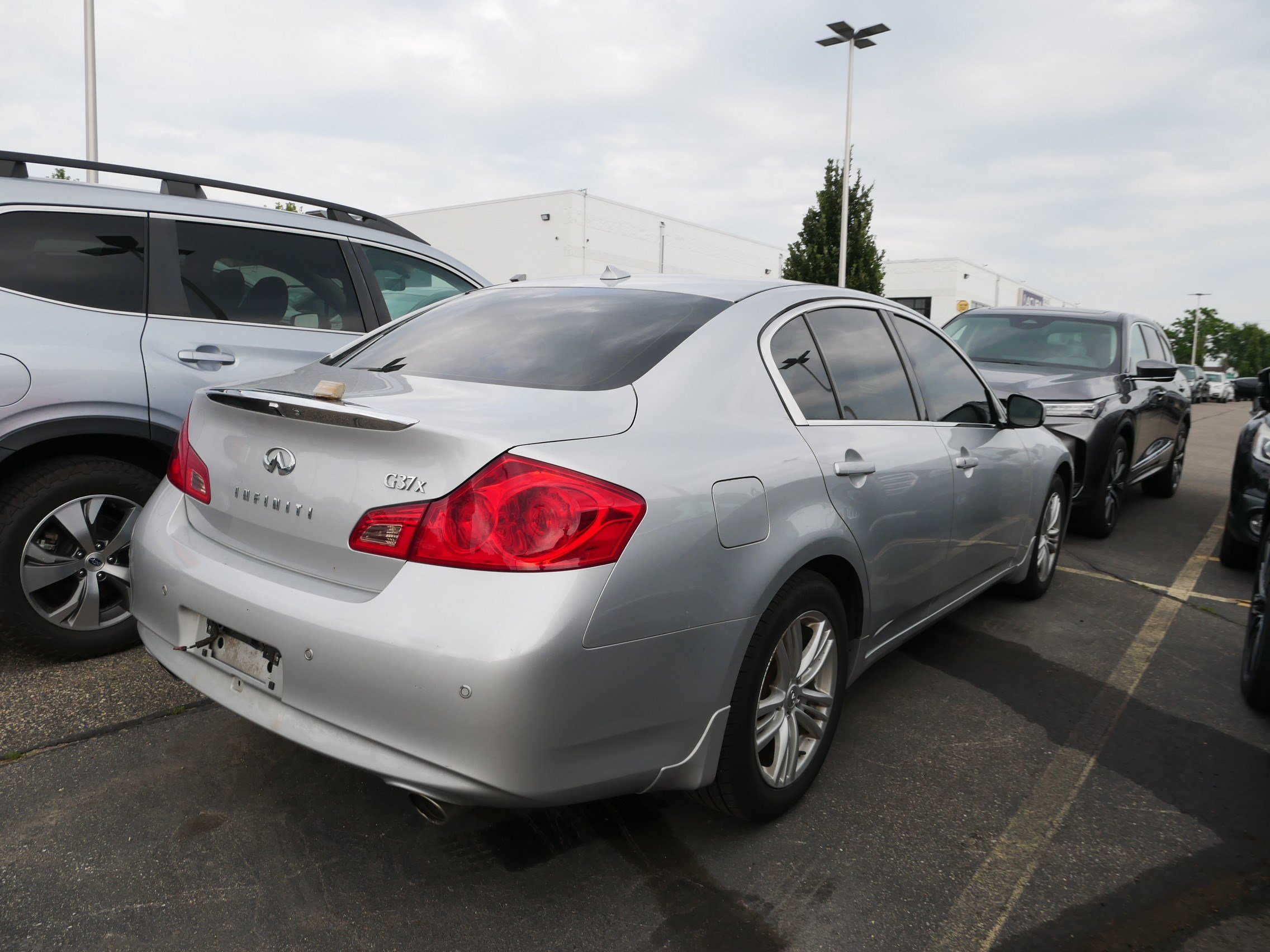 Used 2013 Liquid Platinum INFINITI x image 8