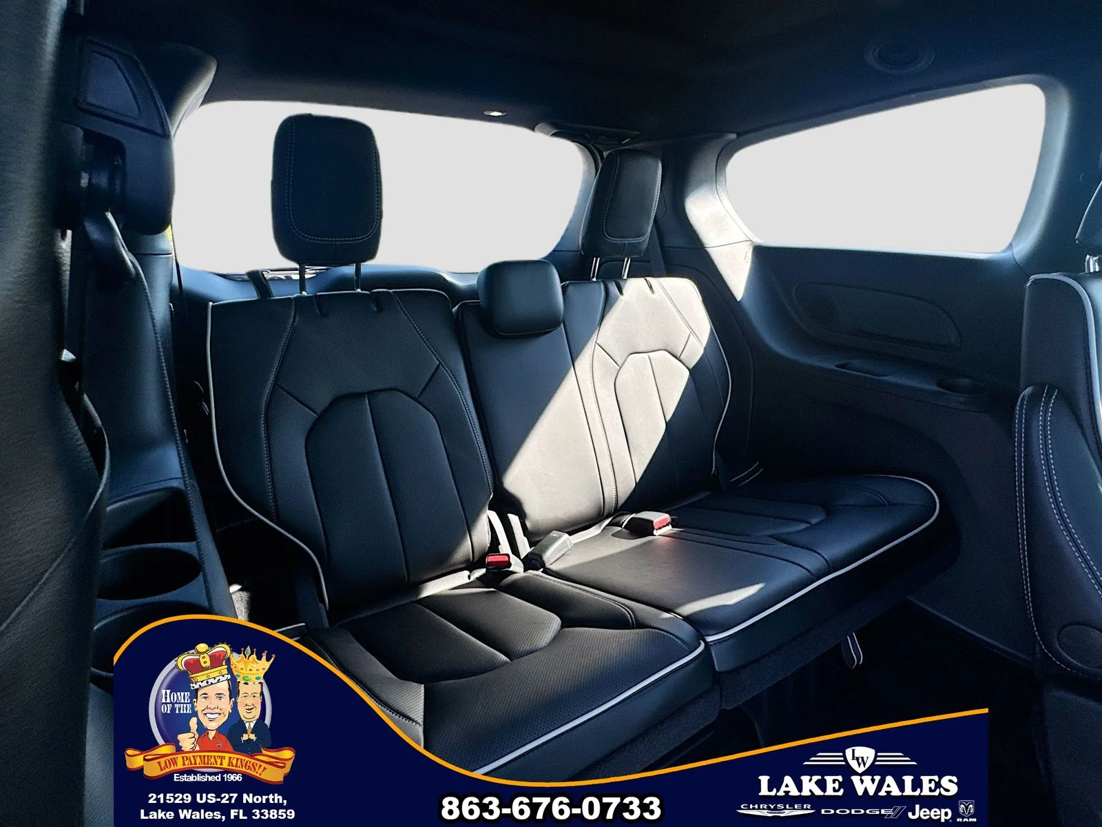 New 2026 Diamond Black Crystal Pearl-Coat Exterior Paint Chrysler Limited image 27