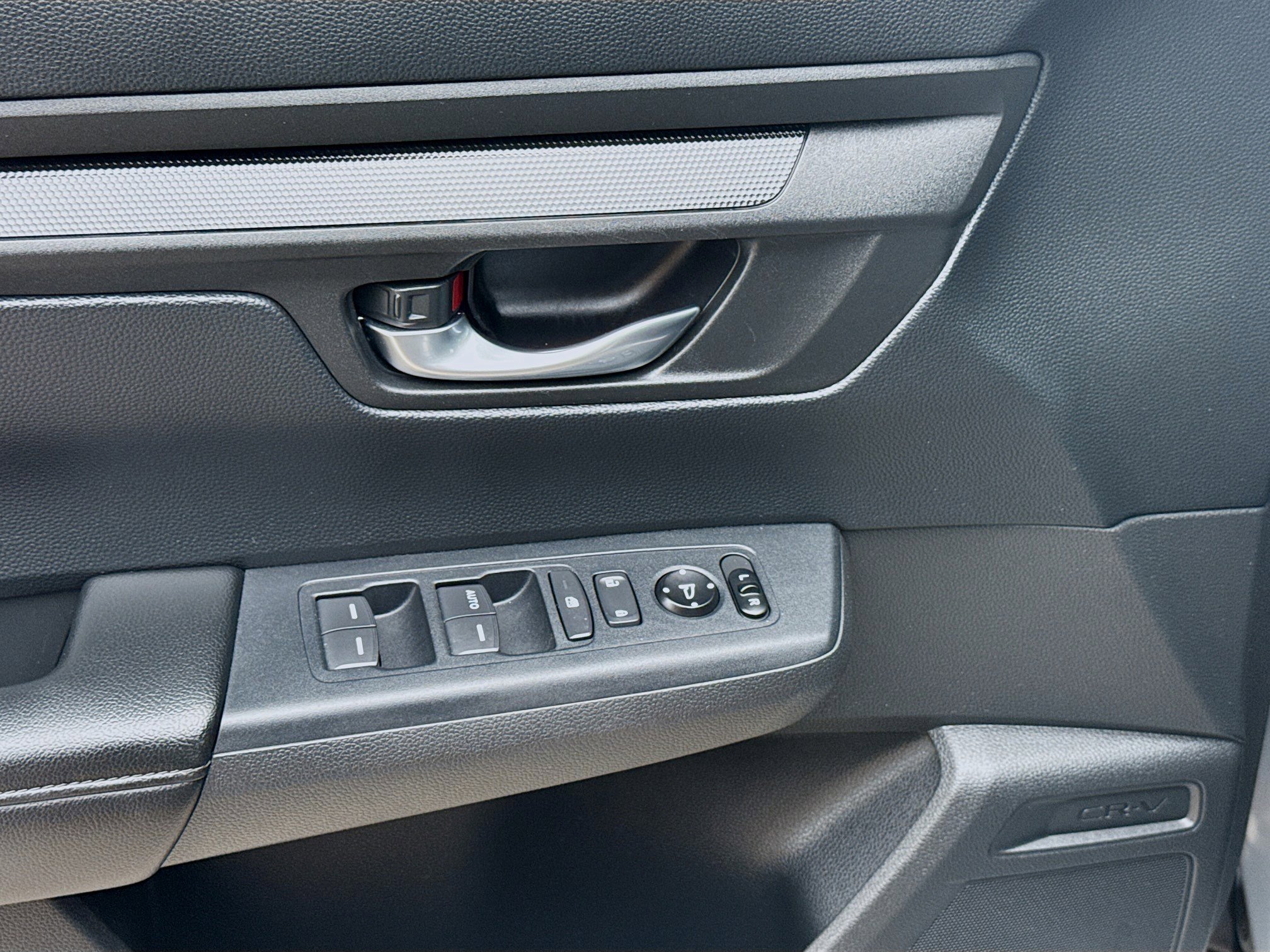 2025 Honda CR-V LX - Photo 16