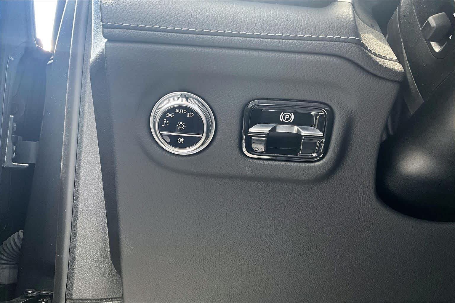 Used 2023 Selenite Grey Metallic Mercedes-Benz EQS 450 image 31