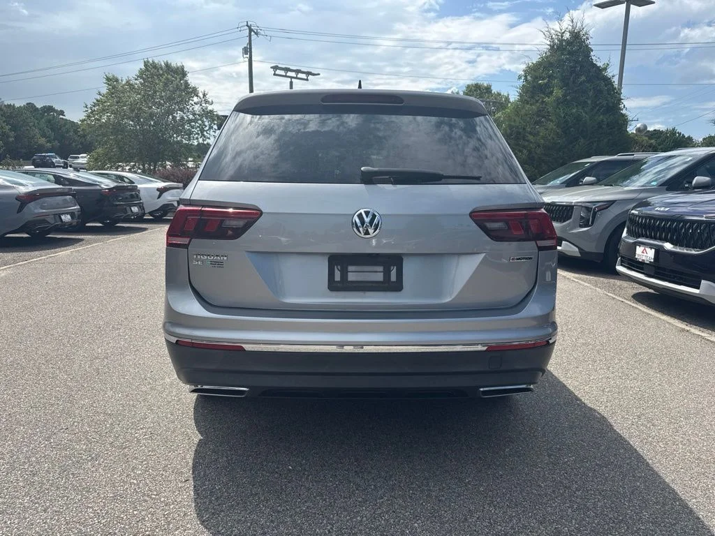 Used 2021 Silver Volkswagen 2.0T SE image 4