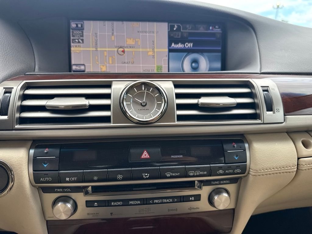 Used 2014 White Lexus 460 image 19