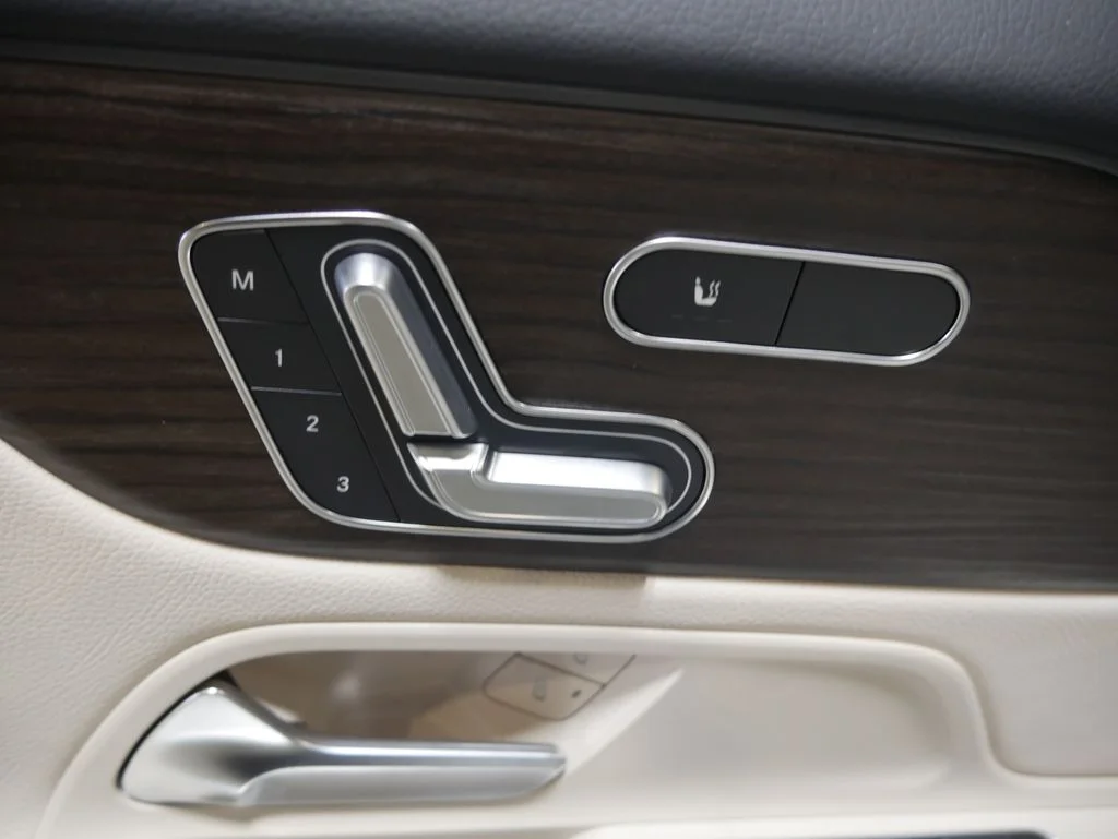 New 2026 Polar White Mercedes-Benz GLB 250 image 17