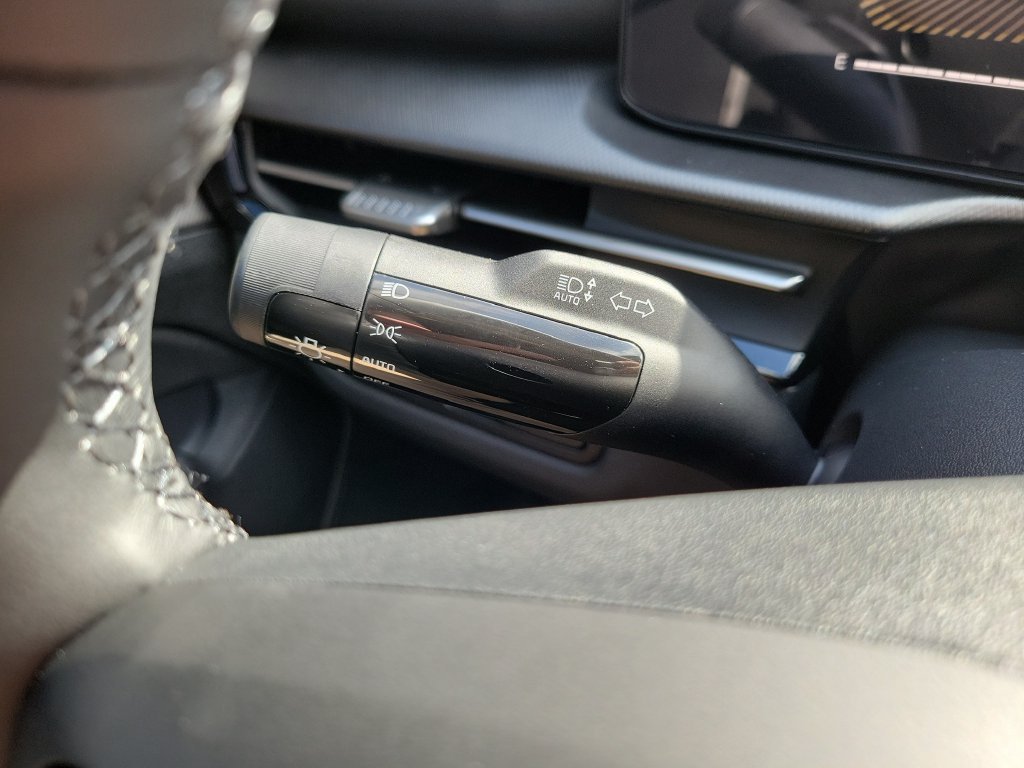 New 2027 Glacial White Pearl Kia LX image 27