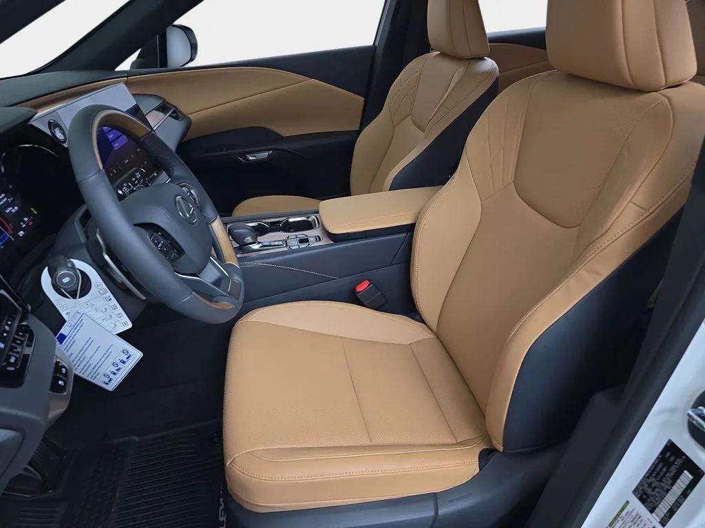 New 2026 Eminent White Pearl Lexus PREMIUM image 15