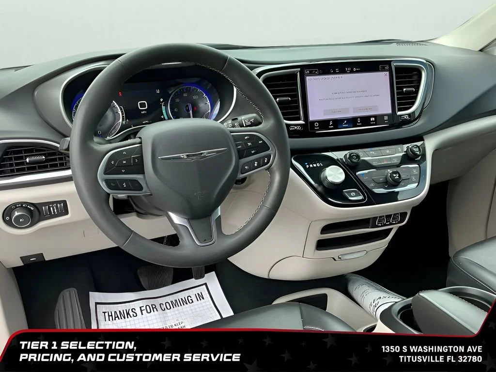 Used 2023 White Chrysler Touring L image 20