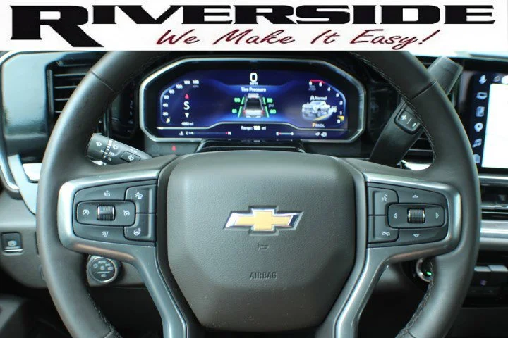 Used 2025 Summit White Chevrolet LTZ image 10