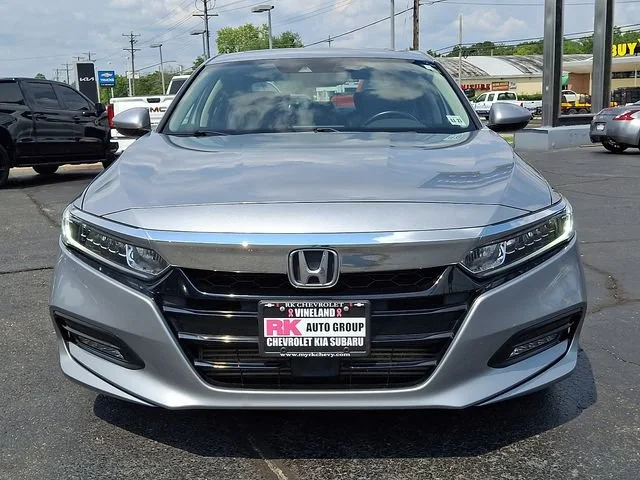 Used 2018 Silver Honda EX-L image 3
