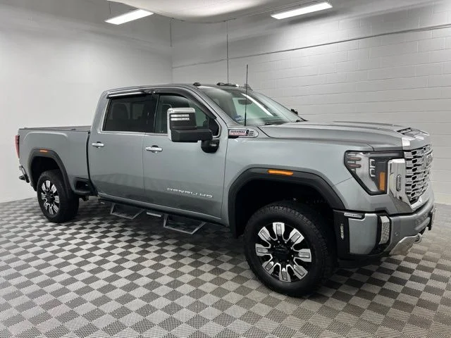 Used 2024 Silver GMC Denali image 4