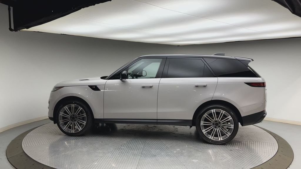 New 2026 Borasco Grey LAND ROVER SE image 5