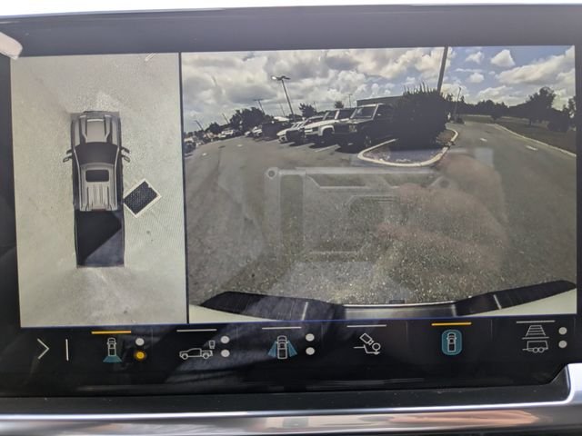Used 2025 White Chevrolet LT image 18