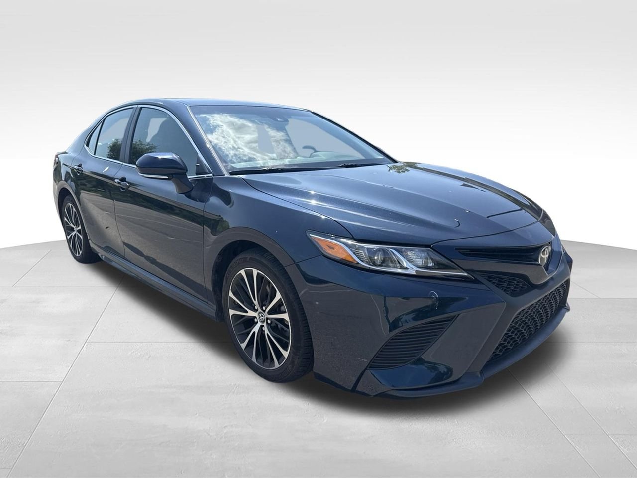 Used 2018 Blue Toyota SE image 2