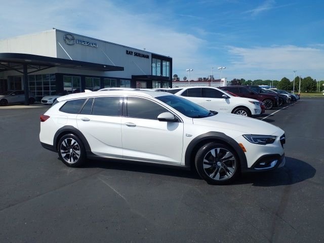 2018 Buick Regal TourX Essence