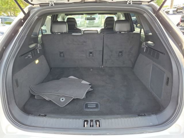 Used 2016 White Lincoln Premiere image 9
