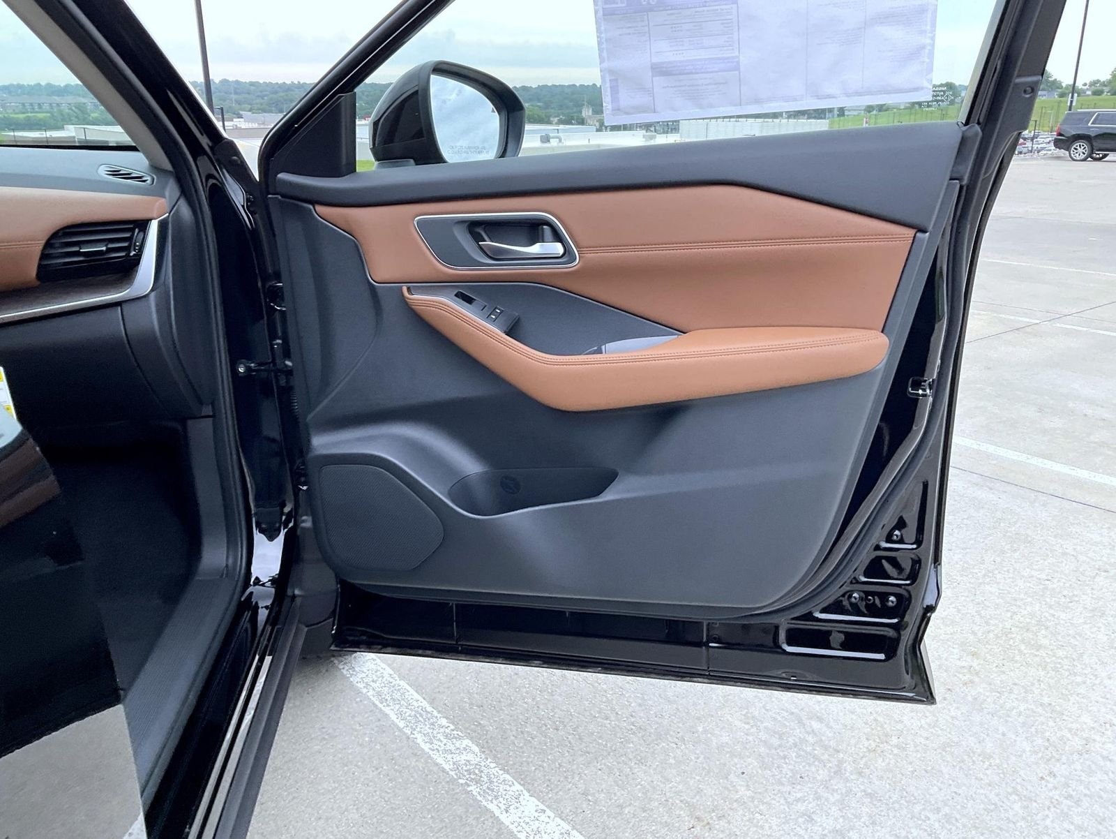 New 2026 Black Nissan Platinum image 17