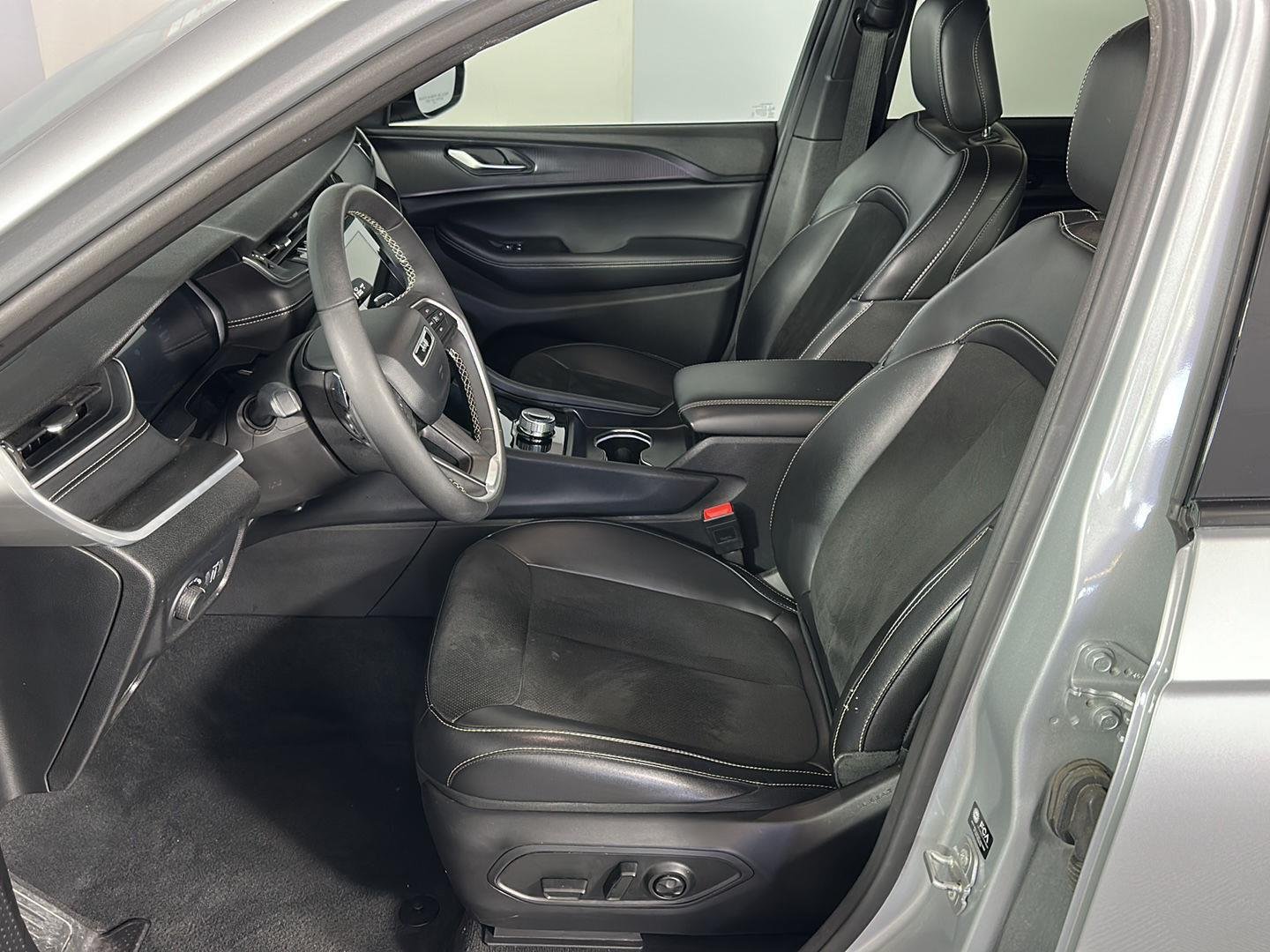 Used 2025 Silver Zynith Jeep Altitude X image 16