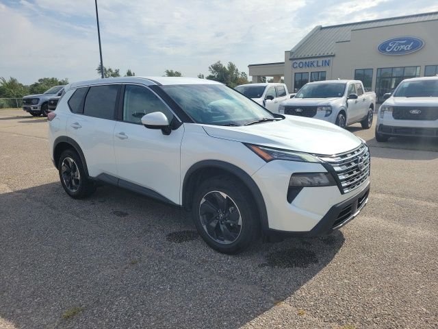 Used 2025 White Nissan SV image 18