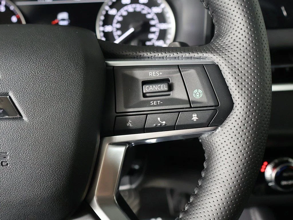 New 2026 Black Mitsubishi SE image 40