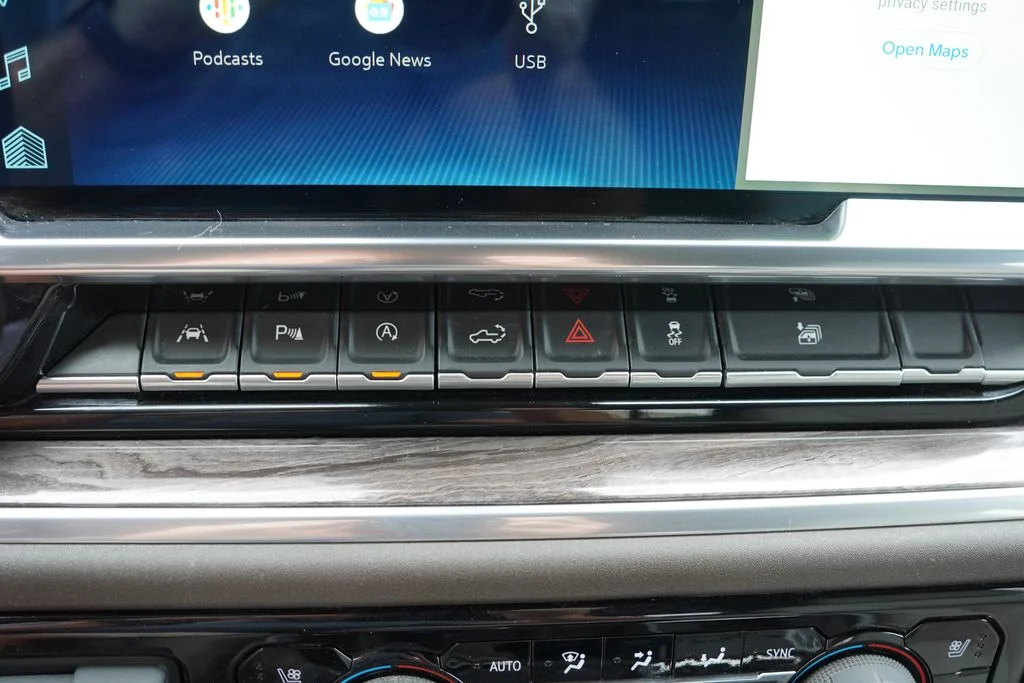 Used 2023 Iridescent Pearl Tricoat Chevrolet LTZ image 29