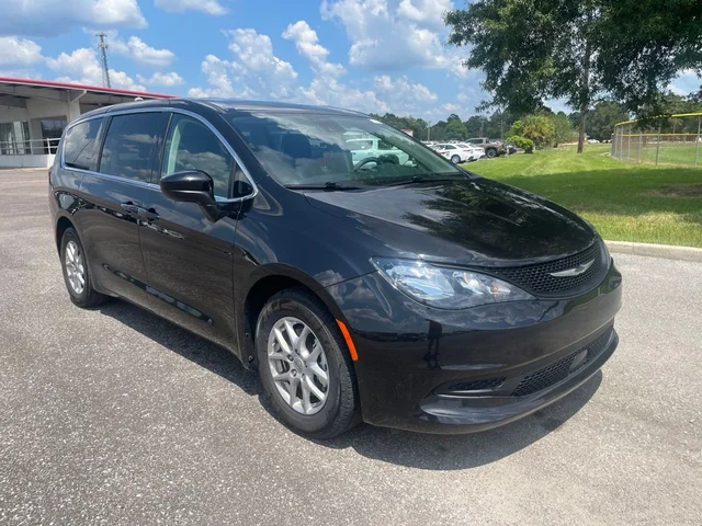 Pre-Owned 2023 Chrysler Voyager LX FWD 4D Passenger Van