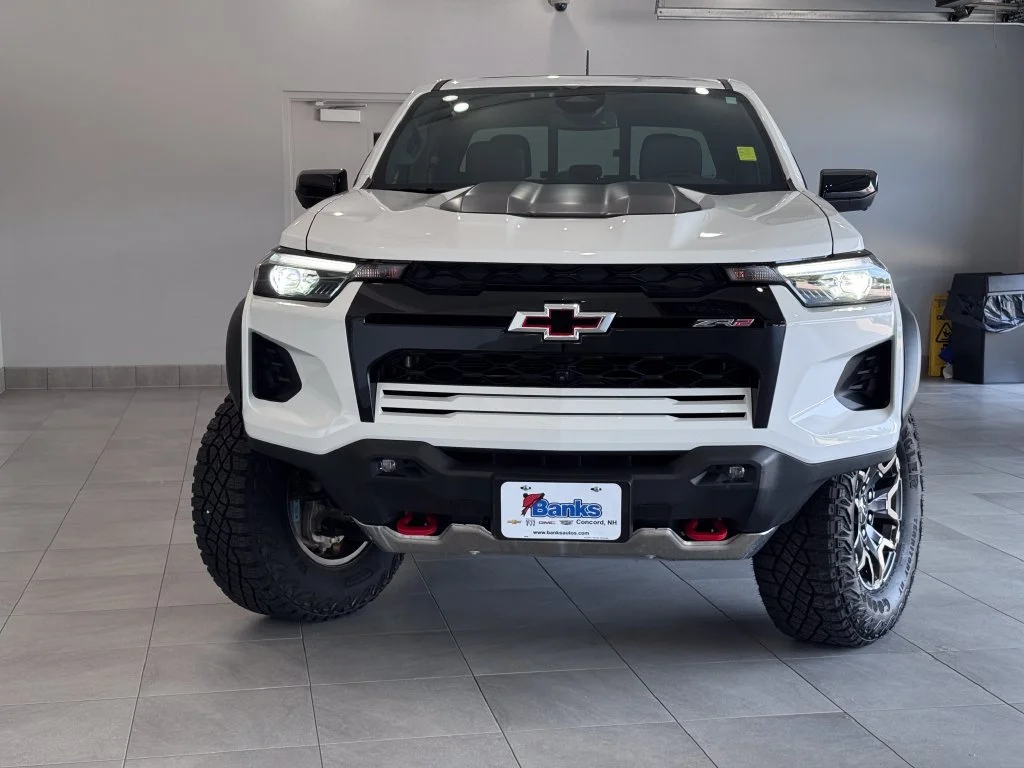 2025 Chevrolet Colorado ZR2 - Photo 3