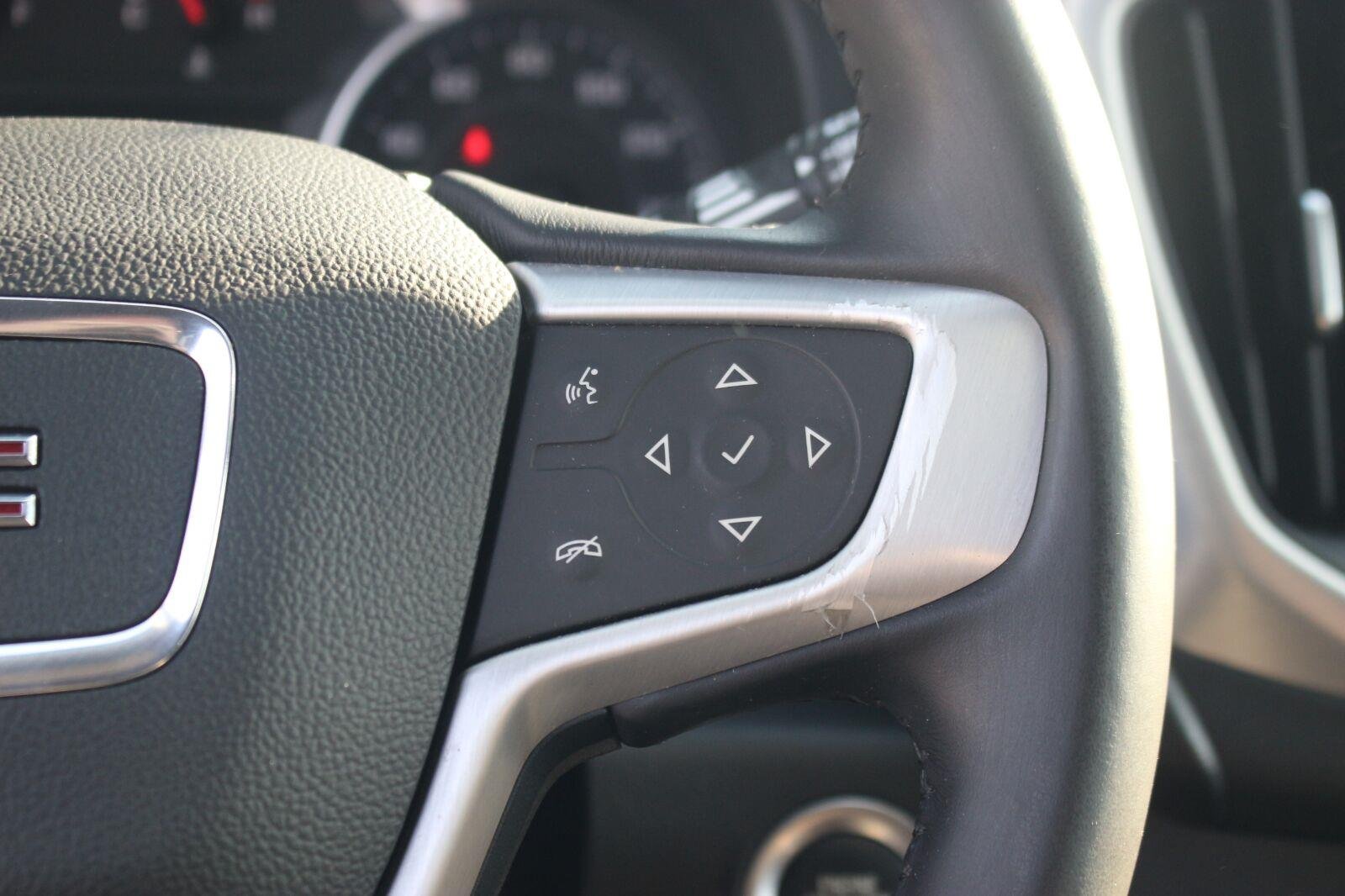 Used 2020 EBONY TWILIGHT METALLIC GMC SLE image 19