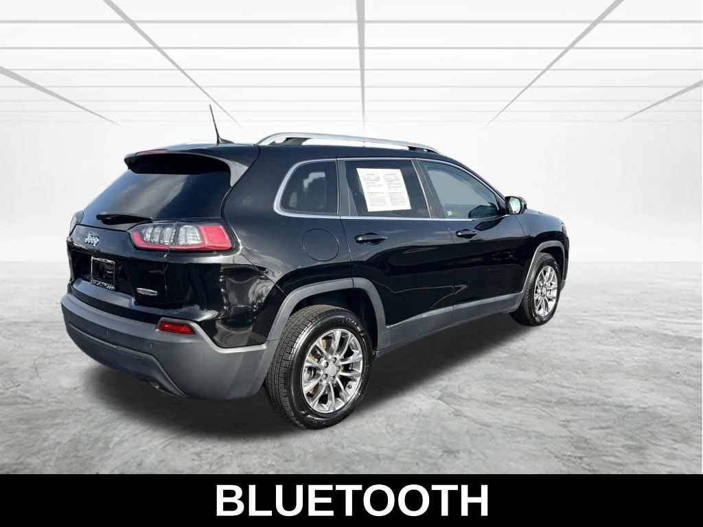 Certified Used 2021 Black Jeep Latitude Lux image 5