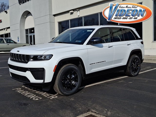 2026 Jeep Grand Cherokee Laredo Altitude