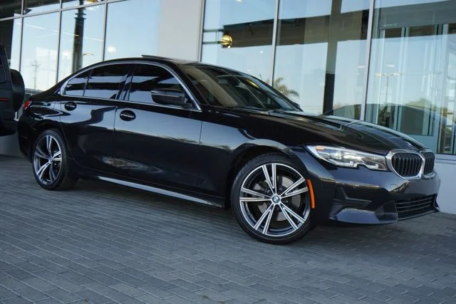 2022 BMW 3 Series 330i xDrive Sedan's photo