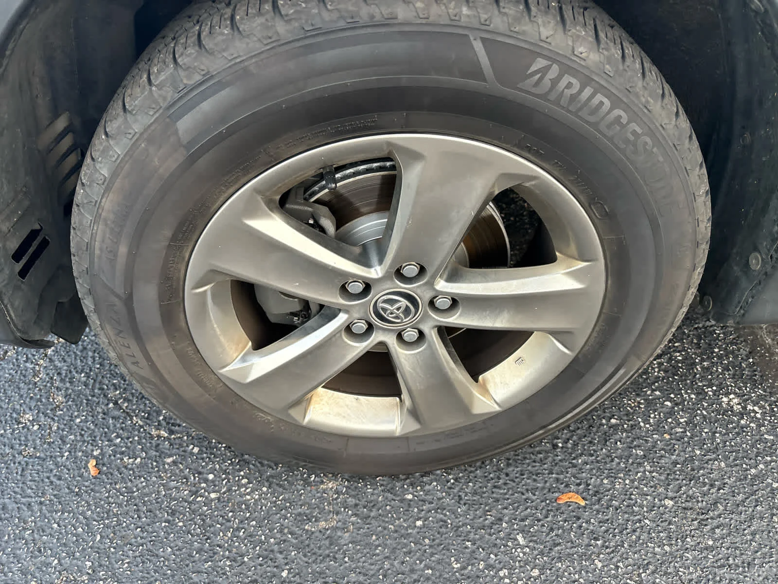 Used 2015 Classic Silver Metallic Toyota XLE image 18