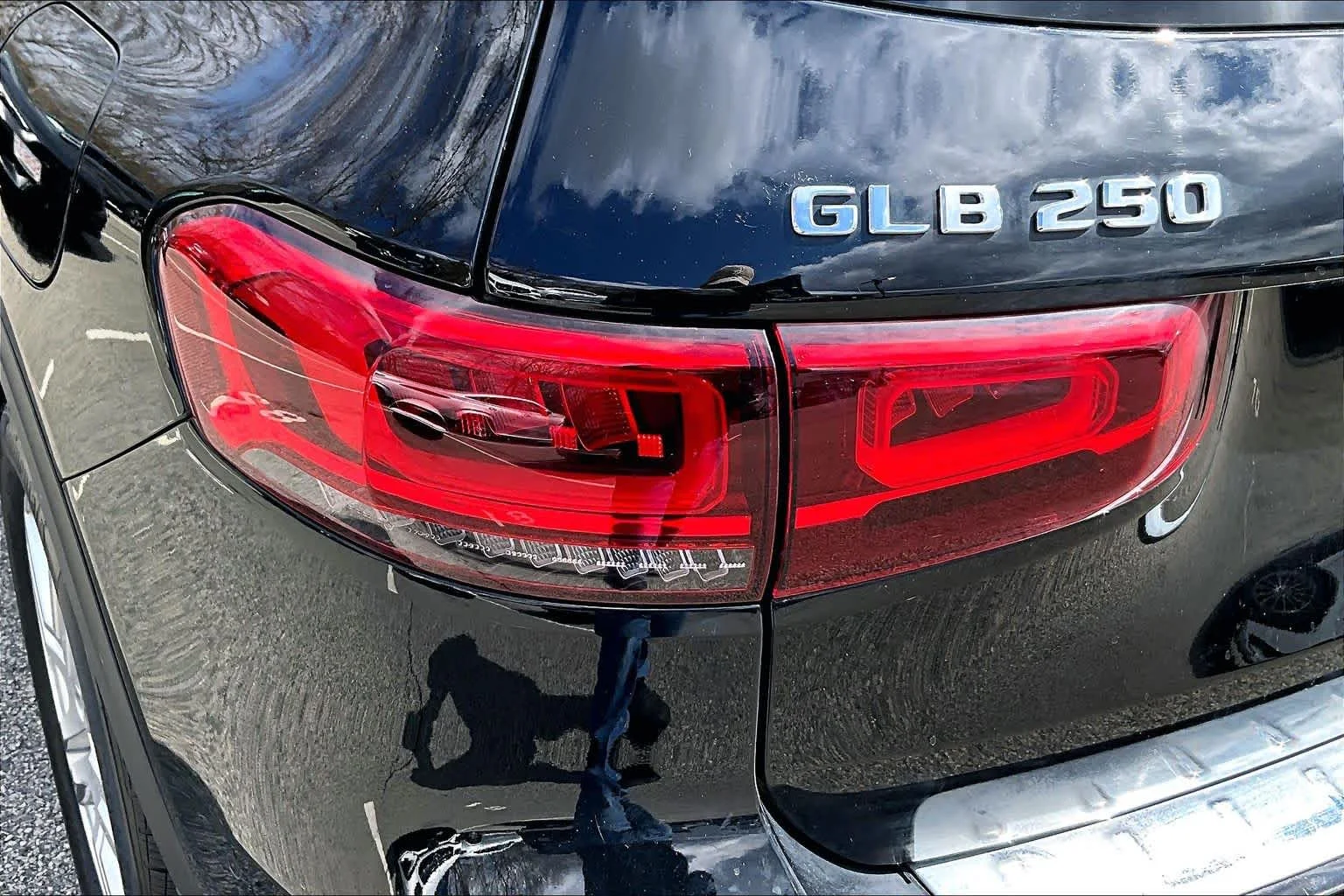 Used 2023 Night Black Mercedes-Benz GLB 250 image 28