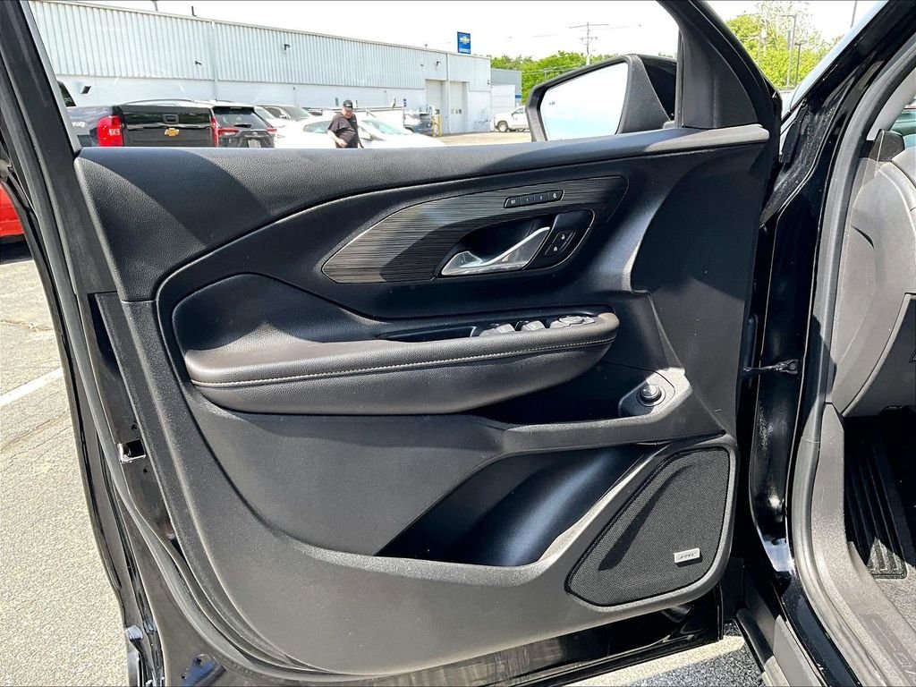 Used 2020 Black GMC SLT image 9